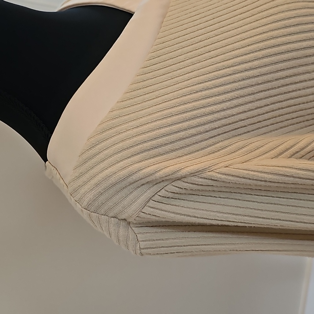 Top - Picture 7 of 16